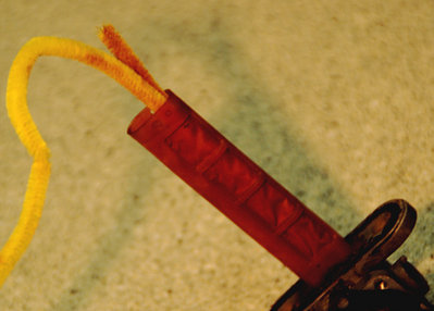 BENZINFILTER_002.jpg (89.22 KiB) 17401 mal betrachtet Mit Pfeifenreiniger und Pressluft gehen die Brocken raus.