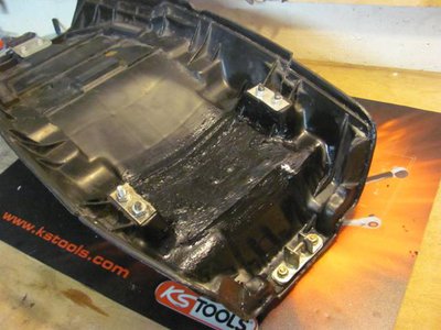 gefügt von unten.JPG (53.41 KiB) 7749 mal betrachtet Hier sieht man wie ich beide Auflagen wieder verbinde, Die geschraubten Bleche dienen nur der Fixierung.