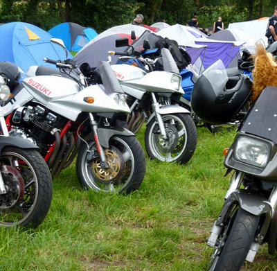 Alfsee2011_12.jpg (111.64 KiB) 5365 mal betrachtet Demnächst parkt die Katanas gefälligst an einer Stelle und nicht so verstreut!