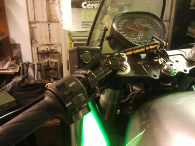 IMG-20130608-WA0000.jpg (69.03 KiB) 7669 mal betrachtet Tortes linkes Lenkerende, sieht aus wie mehrfach verstellbarer Lenker.